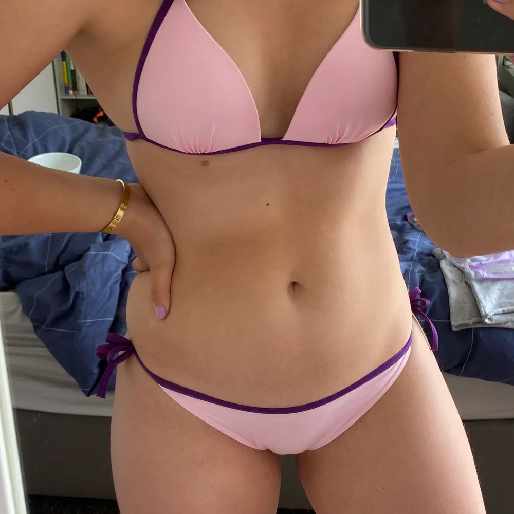 Bikini from the brand KIWI St Stropez, bought in St Tropez two summers ago but only worn once, bought for 500 SEK but selling for 150 SEK, kids size 16 years but fits like a normal XS/S. Övrigt.