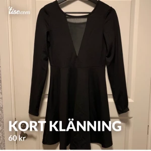 Kort klänning  - Säljer en jätte fin kort volang klänning  med öppen rygg