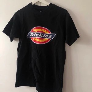 Dickies T-shirt - Knappt använd så den är i mycket fint skick!