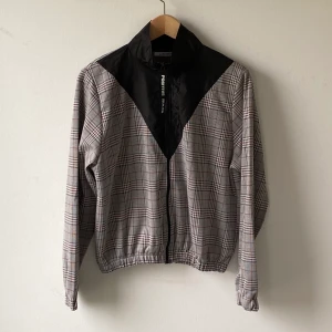Zara tracksuit jacket - Zara tracksuit jacket. Check pattern jersey & black polyamide, zipped in the front. Size M. excellent condition, never worn.