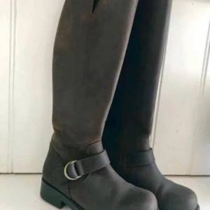 Johnny Bull Boots - Bruna Johnny Bull boots, som nya! Storlek 35 men passar 36-37! Kan fraktas! 