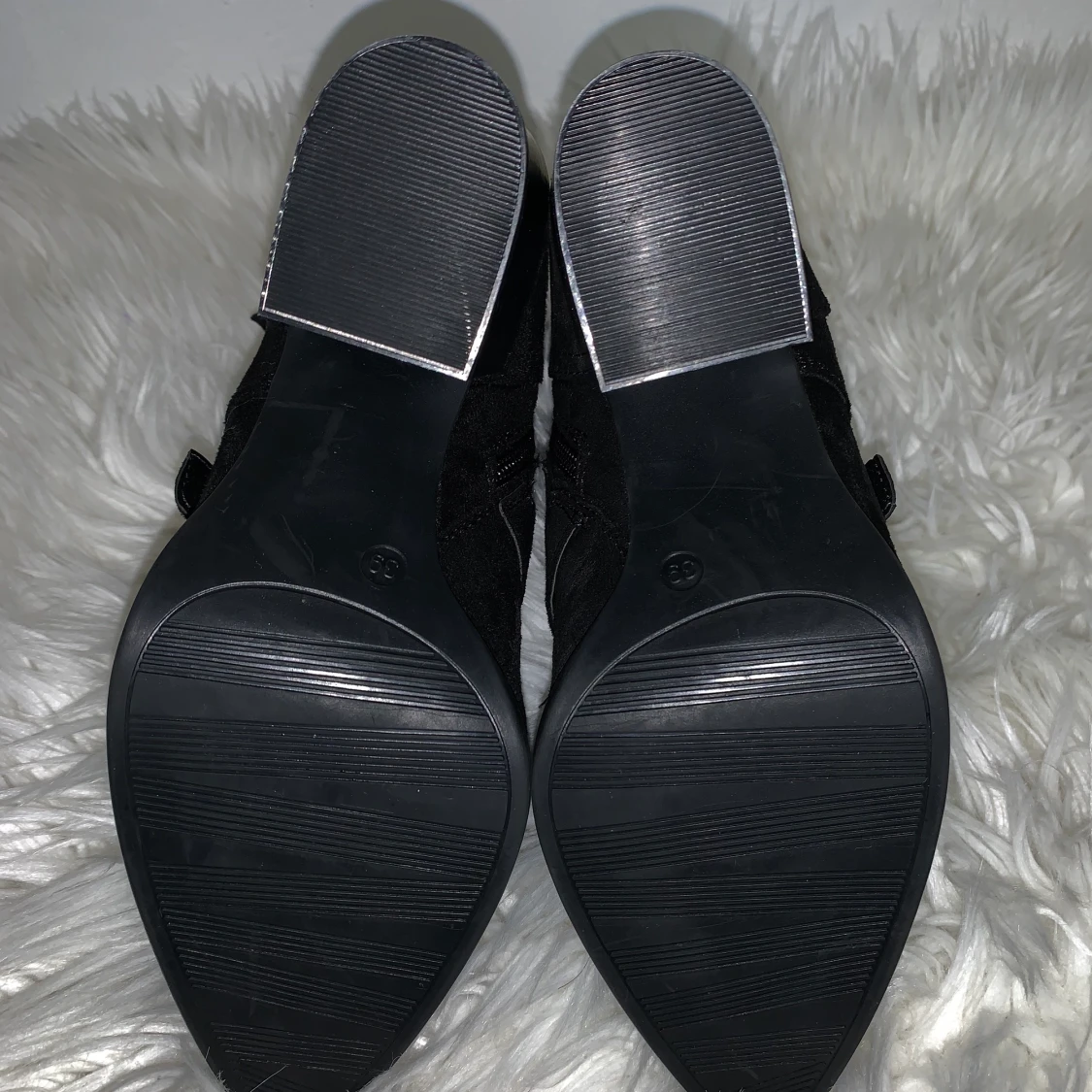 Snygga svarta högklackade skor!!👠 - 90