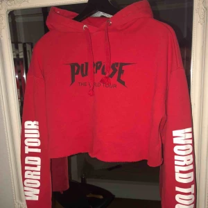  - Croppad purpose hoodie i storlek XS, 99kr frakt inräknad