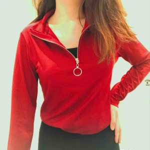  - Hej den här Tröja är ny jag har två, jag köpte i Spanien kan du kan skriva mig i tvivel  Bara Stockholm 