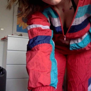  - Ett kul par byxor och jacka :) mammas gamla