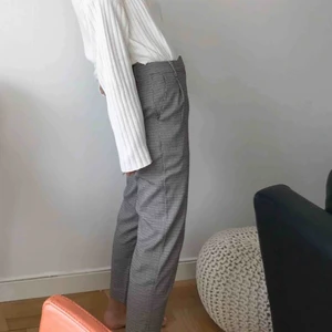  - Jättesköna byxor från Envii  Skick: bra, använt  Nypris: 1300 kr   Köparen står för frakt/ kan mötas upp i Sthlm 🤍