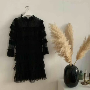  - By malina klänning, superfin, som ny. Kostar 1999 kr ord. 