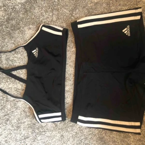  - Storlek 40 passar även 36. 