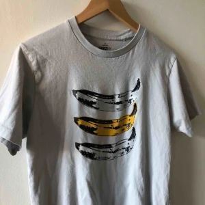  - Andy Warhol - kan hämtas i Uppsala eller skickas mot fraktkostnad 