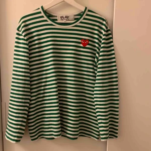  - Cdg Longsleeve Size L Fits M Condition 9/10 Buda! Tveka inte på att ställa frågor!