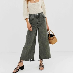  - Säljer dessa grymt snygga grönaktiga byxor från asos//DENIM då de tyvärr blivit lite för små. Frakt tillkommer