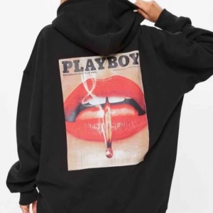  - Säljer denna helt oanvända missguided x Playboy hoodie i storlek 32, ganska stor i storleken, pris kan diskuteras (köpt för 600kr)