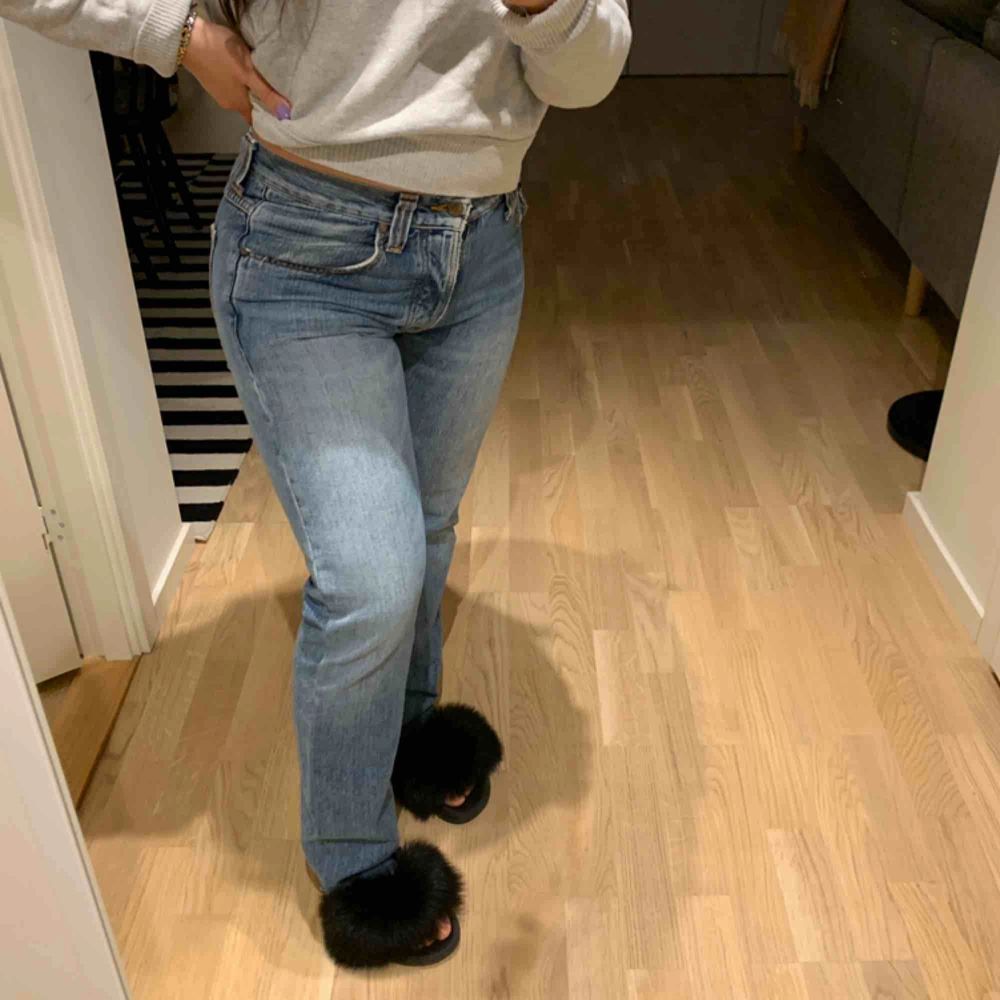 Nudie jeans skulle säga att dom är som en 36 💗💗. Jeans & Byxor.