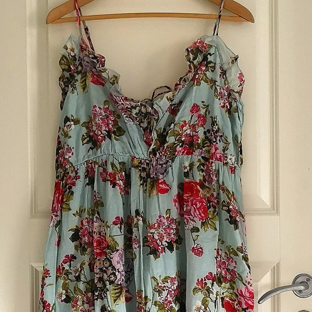 Ny lång och blommig klänning från Lindex! Super snygg! . Klänningar.
