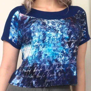 T-shirt - Cool t-shirt från Litauen (vet inte märket) i storlek M! Köparen står för frakten men kan även mötas upp i Uppsala, Knivsta eller Sigtuna.  Tveka inte att fråga mig om något! 💙