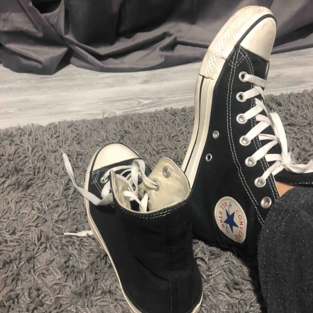 Nu är de tillbaka igen, converse höga jättesnyggt nu . Skor.