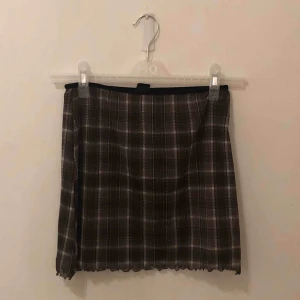  - kjol i gott skick från urban outfitters