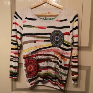 Desigual tröja - Fin, bet swish PayPal, spårbart frakt tillkommer