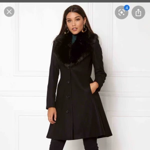  - Ida Sjöstedt kappa köpt för ca 2 veckor sen prislapp finns kvar, nypris ligger på 4500 