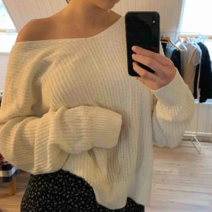  - Tröja från Ivyrevel med super fin rygg. Ej mycket använd! Hittar ingen storlek med skulle vilja säga M, funkar möjligtvis även för L. Jag har vanligtvis S i tröjor 🥰