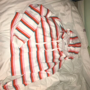 80s inspired hoodie - Oanvänd randig hoodie, mönster 80s✨