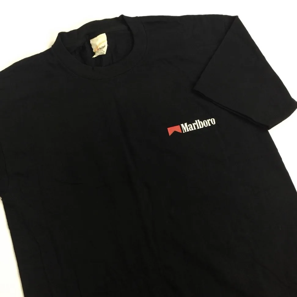 Sjukt snygg oversized Marlboro T-shirt från 90’s. Köpt från PlugMePlease och har även kvitto. Size XL . T-shirts.