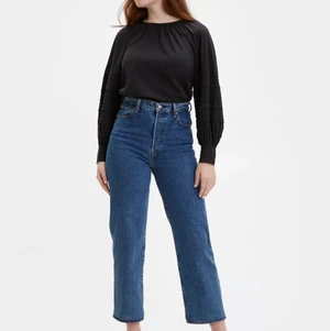 Levi’s Ribcage Straight Ankle, Georigie, 27x27 - Säljer ett par Levi’s Ribcage strl 27x27 som bara använts 2-3 gånger. Säljer då jag insett att jag föredrar en ljusare tvätt på mina jeans. De finns kvar på Levi’s hemsida för full information. Köpare betalar för frakt. 