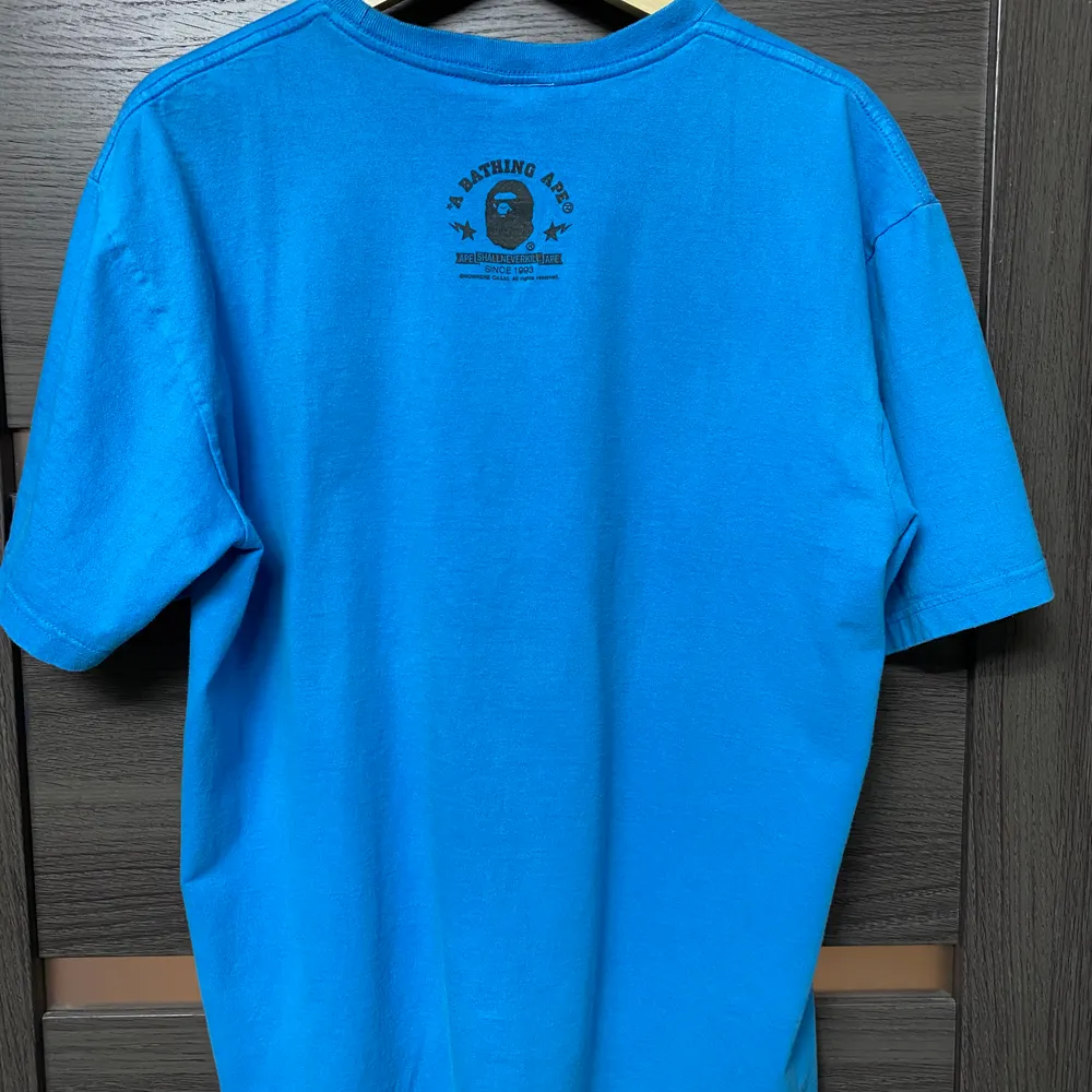 En riktig fet vintage baby milo tshirt från det japanska märket a bathing ape, tröjan är en riktig vintage och anas att den släpptes någonsstans efter 2005. Storleken är large. Bin: 700. Bid: 500       [edit 4/12-20] bud ligger på 600. T-shirts.