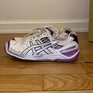 Asics Retro sneakers 38 - Ascoola vintage-skor från Asics i storlek 38. Mycket fint skick.