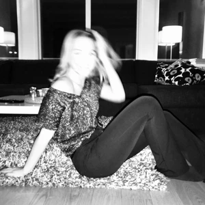 Kostymbyxor med bootcut - Svarta kostymbyxor med bootcut. Supersnygga i bra kvalite från Gina! Flertal intresserade så buda i kommentarerna 😊