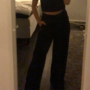 Madladys Suit pants st xs  - Jag har aldrig andvändt dem utan bara testat. Dem är lite för långa för mig som är 165cm.😊 Det är bra skick på dem. Jag tar Swish.