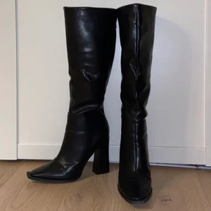 Leather High heel boots  - Så snygga boots från NASTY GALL i storlek 41 !💓 har andvänt bara 1 gång! Budas från 290kr