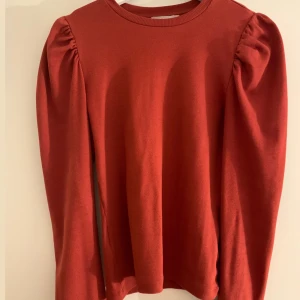 Tröja med puffärm  - Tröja med puffärm i fint skick. 