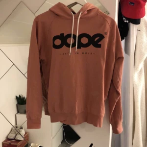 Dope hoodie  - En fin rosa hoodie 