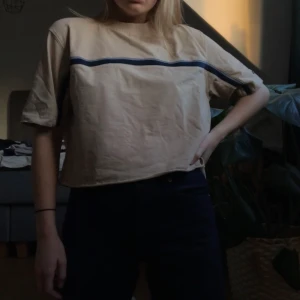 T shirt  - Beige t shirt, fri frakt