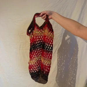 Stickad väska  - Stickad väska som får plats med supermycket💕