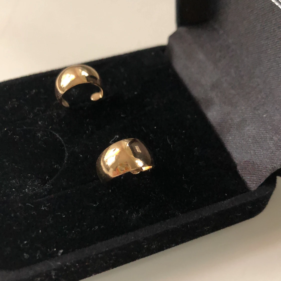 Oanvända guldörhängen  - 90