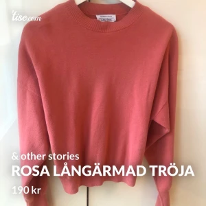 & other stories långärmad tröja  - Fin passform på, enbart använd ett fåtal gånger! Färgen får bäst rättvisa i sista bilden. Frakt: 66 kr 💕 passar XS-S