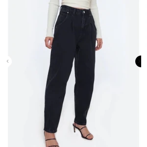 Jeans från Chiquelle - Jeans från Chiquelle aldrig använd och prislappen är kvar. 250 för en eller 300 för båda.