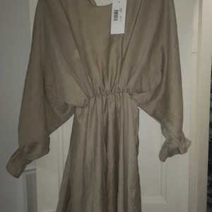 Klänning Chiquelle - Klänning från Chiquelle. Prislapp kvar.