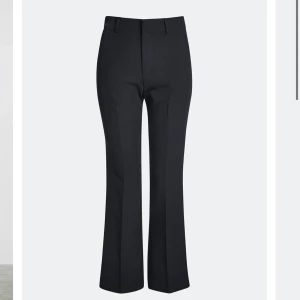 Kostymbyxor  - Säljer dessa snygga och populära kostymbyxor från bikbok! 