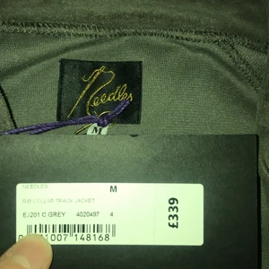 Needles track jacket - Needles velour track jacket i väldigt fint skick. Tar gärna emot trades. Skriv om du vill ha mer bilder:)