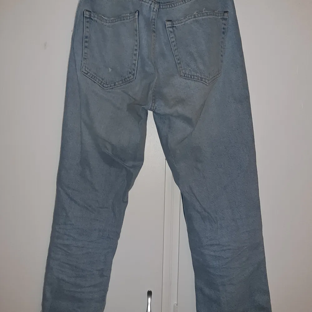 Så snygga vintage jeans med vita revärer😍❤ kan mötas i sthlm🥰. Jeans & Byxor.