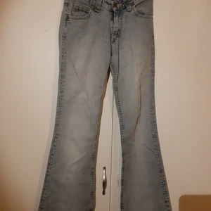 Lee vintage jeans - Min mammas super coola gamla Lee jeans i W27❤ kan mötas i sthlm och priset är diskuterbart🥰❤