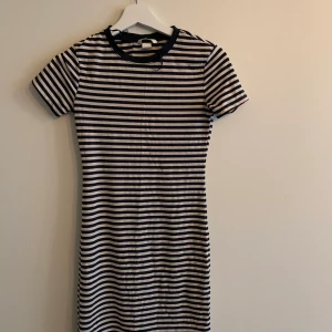 Klänning - used once or twice                                                                                            payment thru swish 🌸     