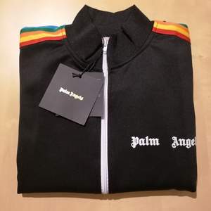 Helt nya oanvända Palm Angels Rainbow track, unisex zip tröja. Storlek L men passar till de som har S/M. 