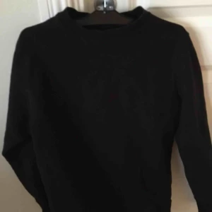  - Pull and bear sweatshirt i XS. Nyskick.