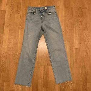  - Byxor från h&m som är för små för mig :)