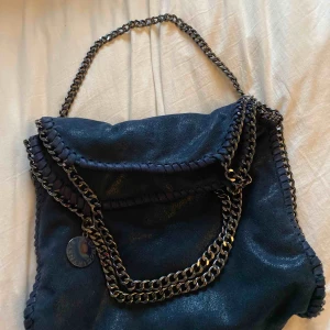  - Stella McCartney liknande väska, säljer pga använder inte, bra skick.