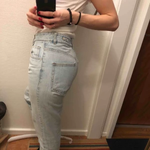  - Ljusa jeans från Pull&Bear. Storlek 36!